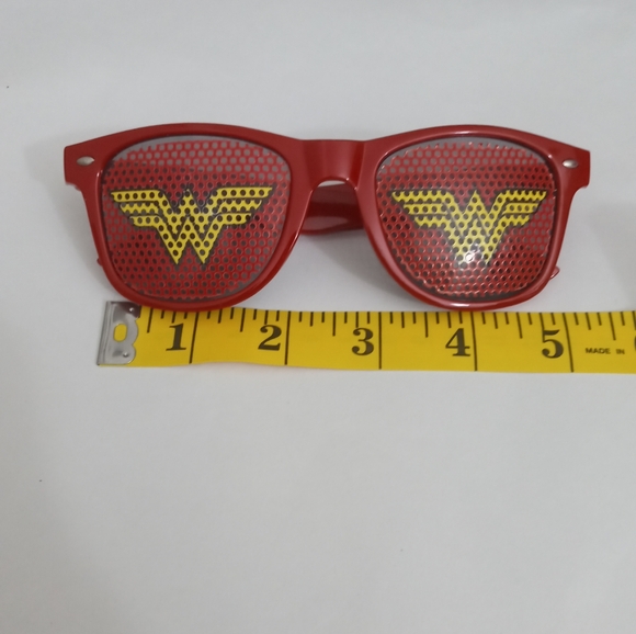 DC Comics Kids Wonder Woman Sunglasses Red Color One Size - Picture 2 of 7